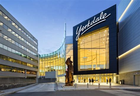 yorkdale shopping centre opening times.